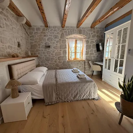 فيلة Retro Stone House *