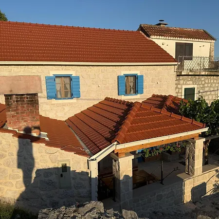 Retro Stone House * Kovacic
