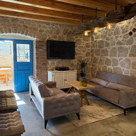 Retro Stone House فيلة Kovacic