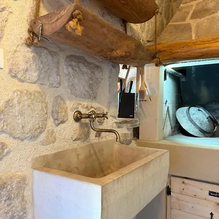 فيلة Retro Stone House Kovacic
